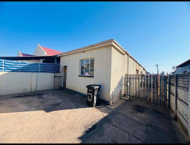 5 BEDROOM HOUSE FOR SALE IN SPRINGS CENTRAL